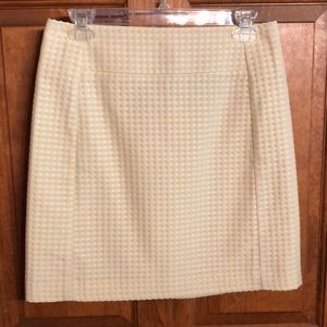 Loft skirt. Size 2. Beige/yellow pattern
